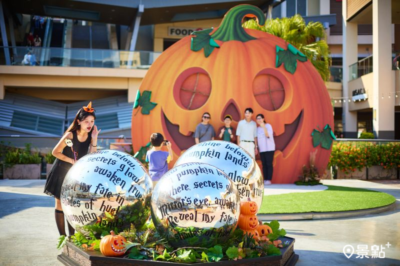 「南瓜谷魔法村」魔法鏡球。