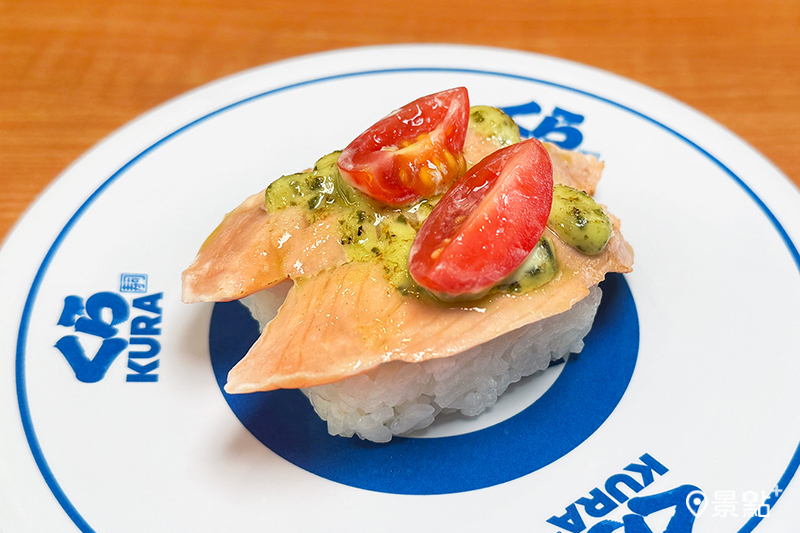 炙烤青醬美乃滋鮭魚。