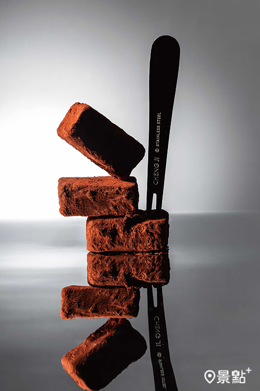 開幕當天，承繼也推出全新⼒作「⽣巧克⼒布朗尼 8 入精裝禮盒」，現貨開賣、每日限量。