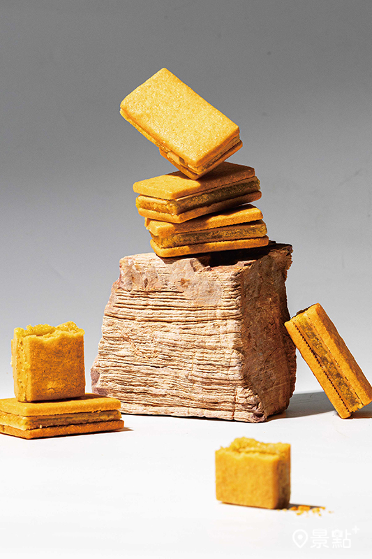 香草鳳梨⾦磚6入禮盒售價 620 元。