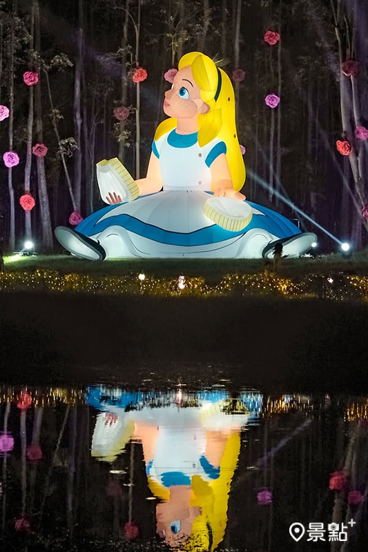 「2025光織影舞」9米巨型愛麗絲必拍打卡！（圖／hsingfang20）