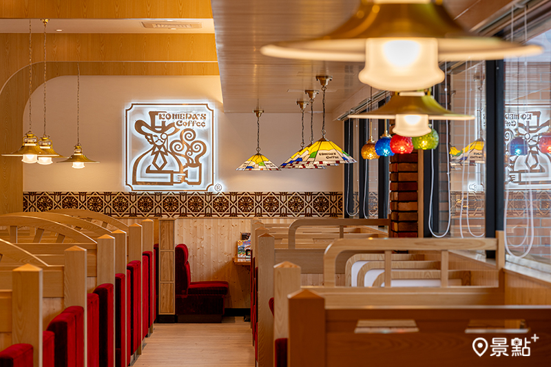 眺望淡水河畔，享受咖啡、餐點與美景。