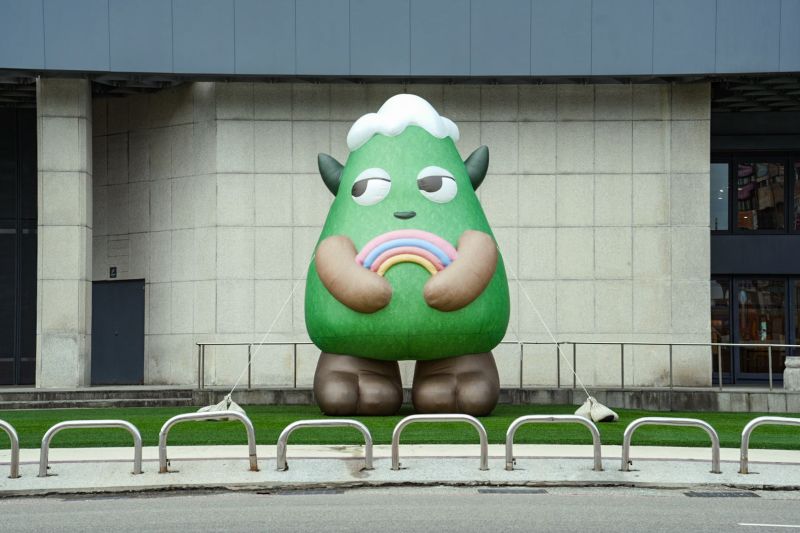 倪嘉隆 Nio Ni《彩嶼山獸 Rainbow Island Mountain Monster》。（圖／基隆潮藝術，以下同）