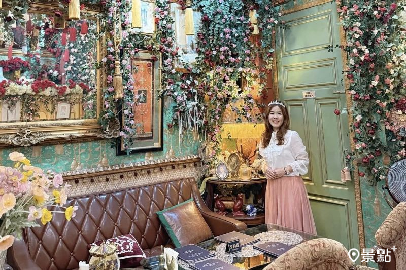 「藍氣球咖啡」擁有巴洛克古典風格美拍空間，吸引網友前往拍照打卡。（圖／ariel_apple419）