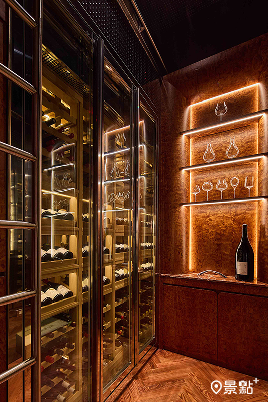 百款珍釀與特製調酒，舉杯展開風味之旅。