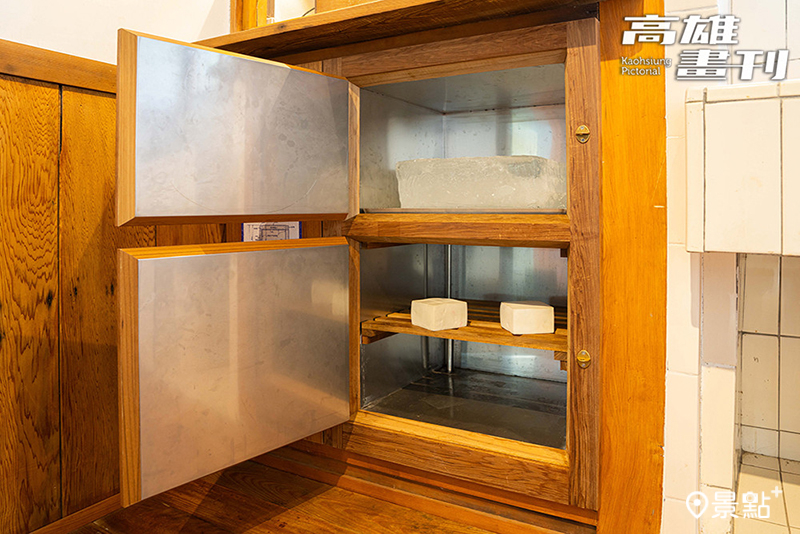 廚房設有木造冰箱，過去中油每日配給員工家眷一塊冰塊與煤球。