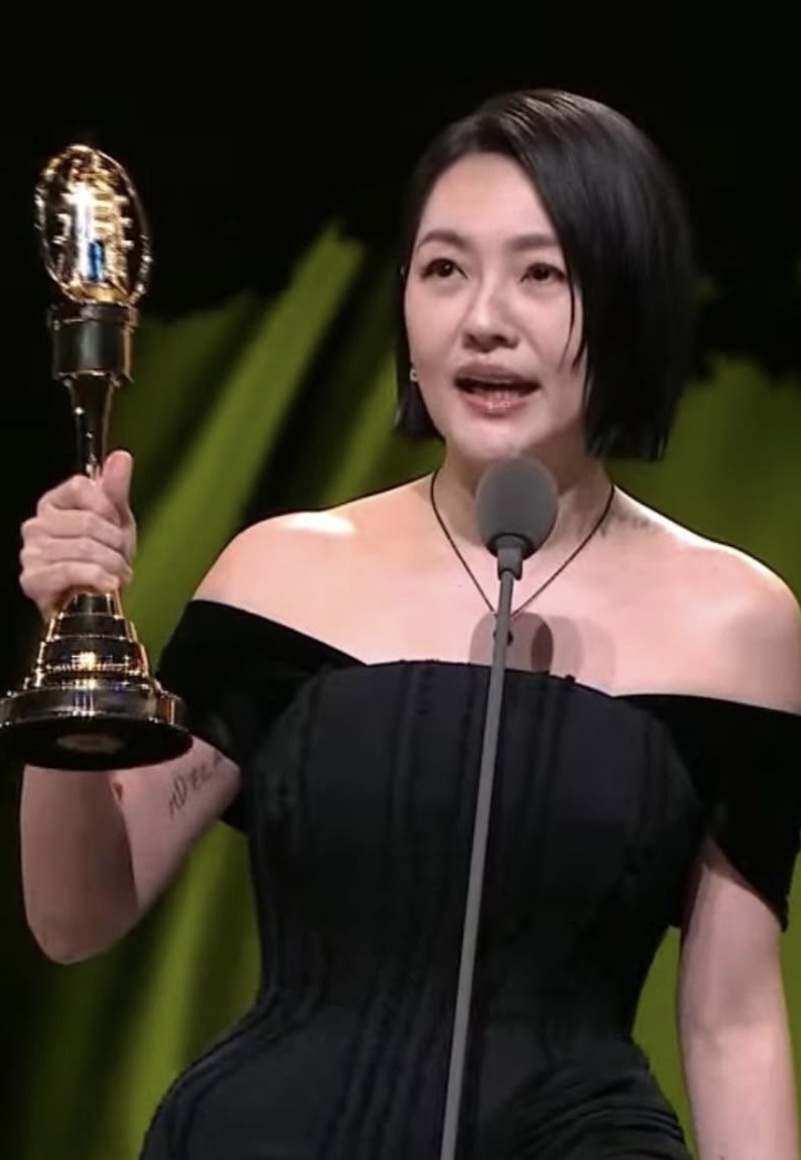 小S徐熙娣與派翠克以「小姐不熙娣」節目拿下最佳綜藝節目主持人獎。