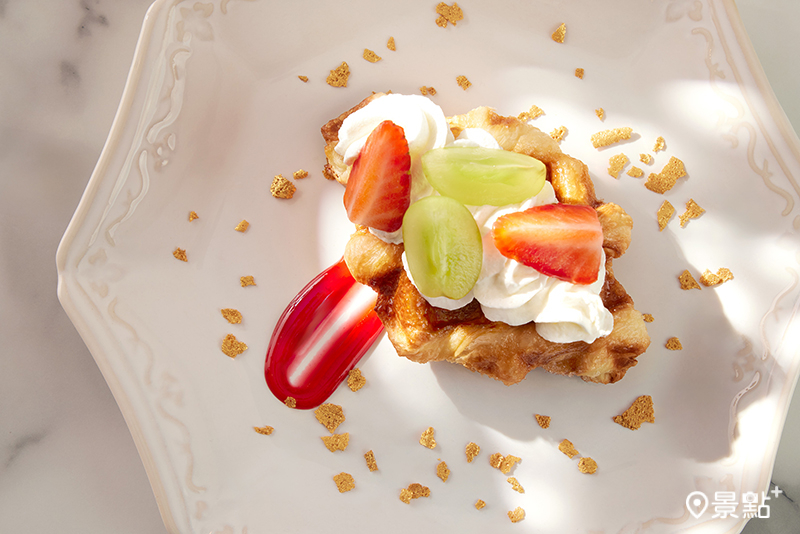 脆皮可頌鬆餅 （假日限定）。