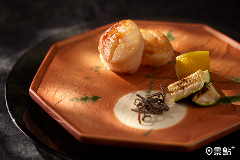 現煎奶油干貝。