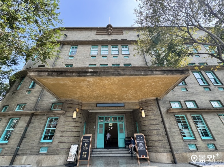 昭和J11咖啡館就位於嘉義美術館館內。（圖 / 景點+ 張盈盈）