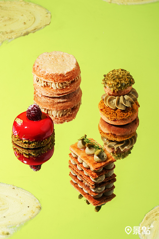 左起為「開心果草莓凍慕斯蛋糕」、PISTA CIAO「冰心厚餡焙茶開心果達克瓦茲」、「開心果卡士達拿破崙派」、「開心果白巧克力修女泡芙」。