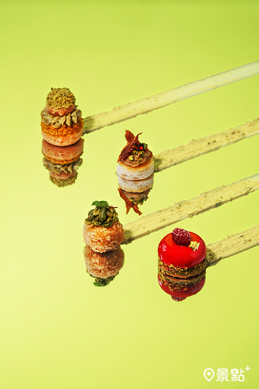 上起：「開心果白巧克力修女泡芙」、「脆培根、巧克力開心果杏桃醬」、「酥炸墨西哥輕辣開心果奶油起司球」、「開心果草莓凍慕斯蛋糕」。