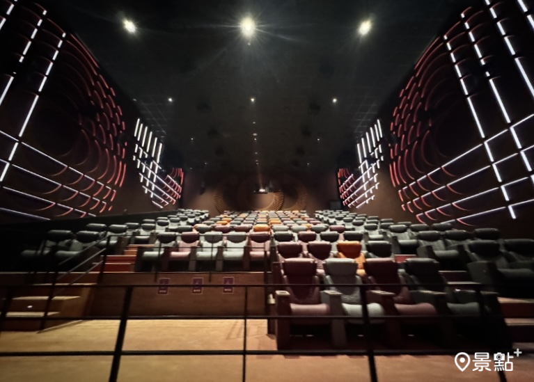 台灣首座杜比視界+全景聲影廳內部空間與座椅。