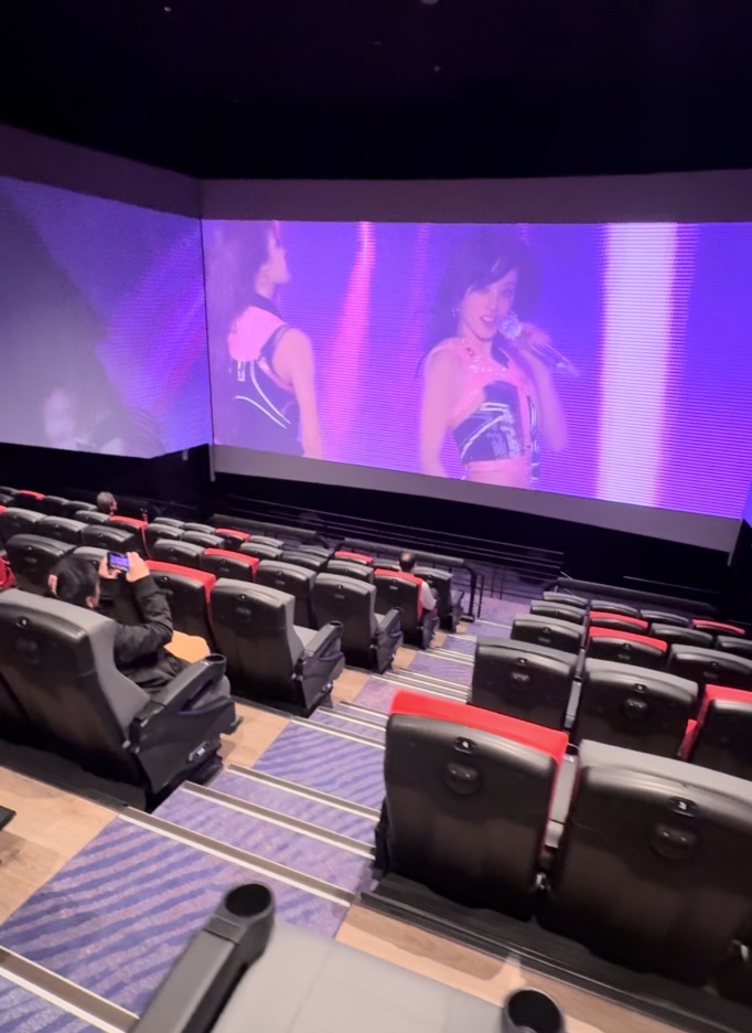 ULTRA 4DX影廳空間與座椅樣式。