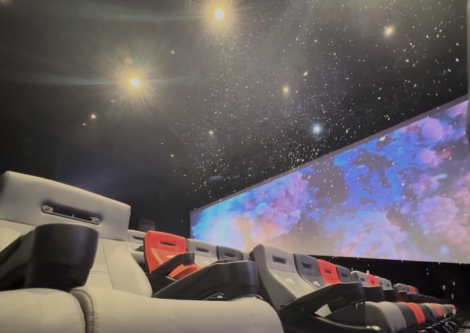 ULTRA 4DX影廳天花板還會有飄雪、水霧效果。