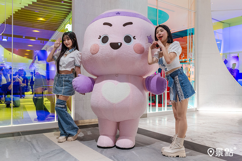 WING STARS台鋼雄鷹啦啦隊女神「一粒」與「妡0」。