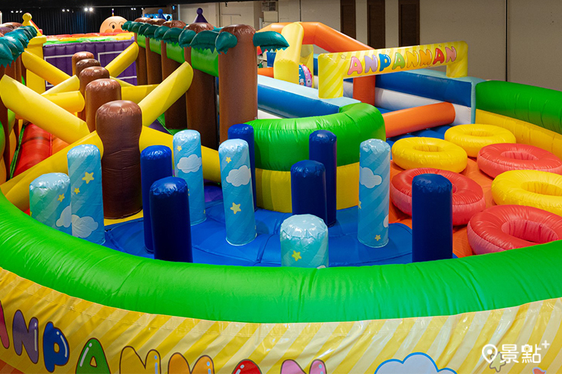 付費區為氣墊遊戲區，還有迷宮遊戲及障礙跑酷區，完成挑戰，還可以獲得精美小禮物。
