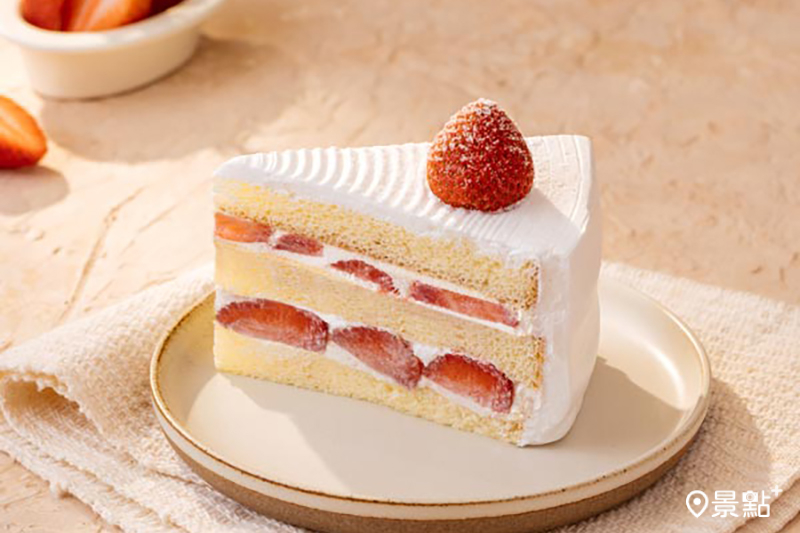 耶誕必嚐經典甜點「經典草莓戚風蛋糕」。