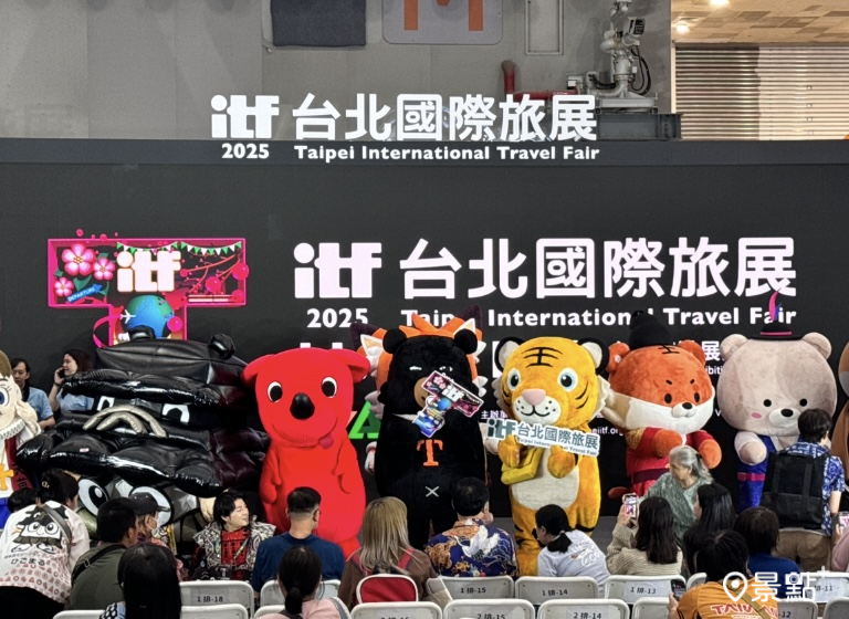 吉祥物大遊行每天兩點在南港展覽館４樓，吉祥物們會遊行到大舞台集合。