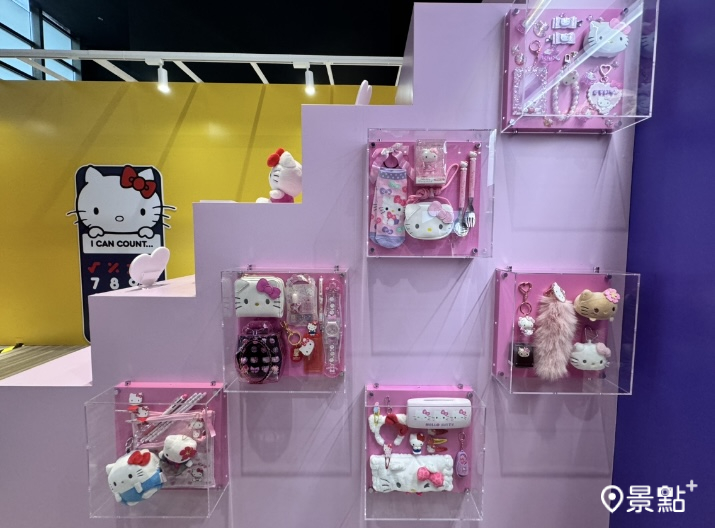 現場有50年來Hello Kitty各個年代的商品，各種模樣讓粉絲懷念萬分！