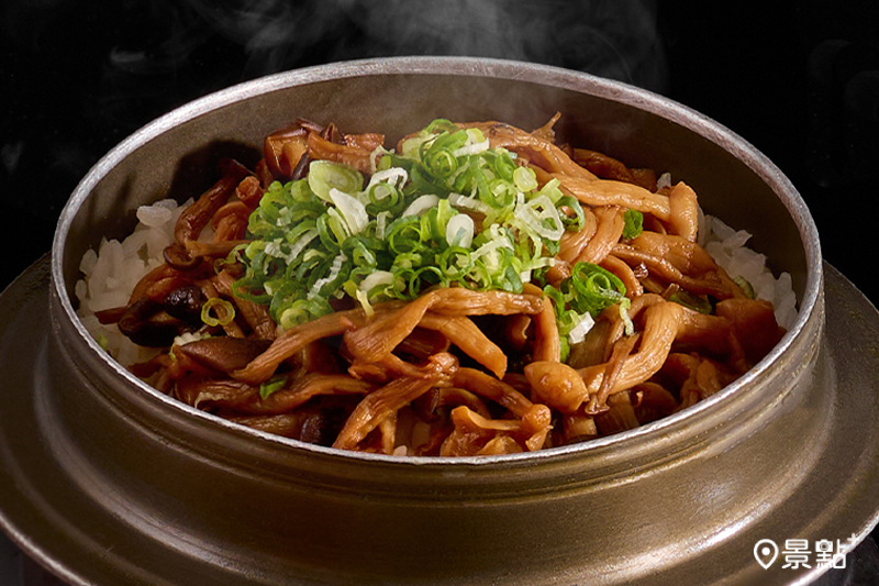 現炊蕈菇釜飯。