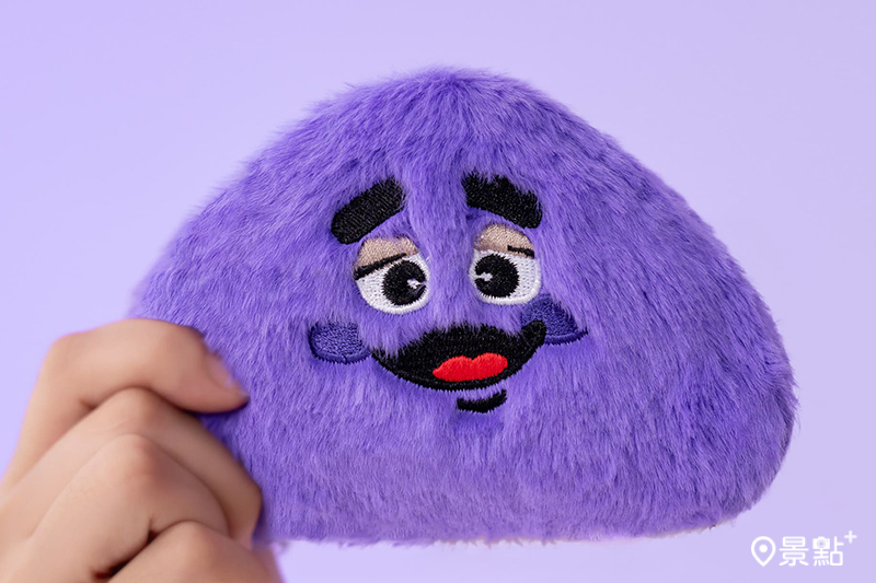 外型超萌的「奶昔大哥毛毛包」單買199元/個；套餐加購價149元/個，每人每筆消費限購4個。