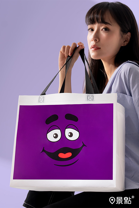 台灣限定、100%回收塑料製成的「奶昔大哥購物袋」。