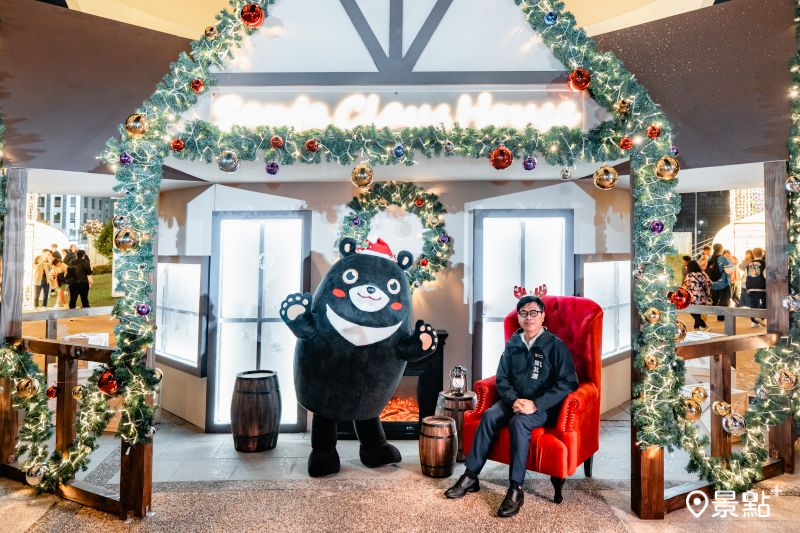 捷運中央公園站1號出口「聖誕小屋」。