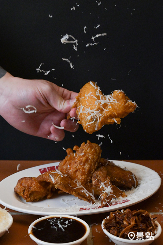 風味雞翅－松露蜜香醬+帕瑪森起司。