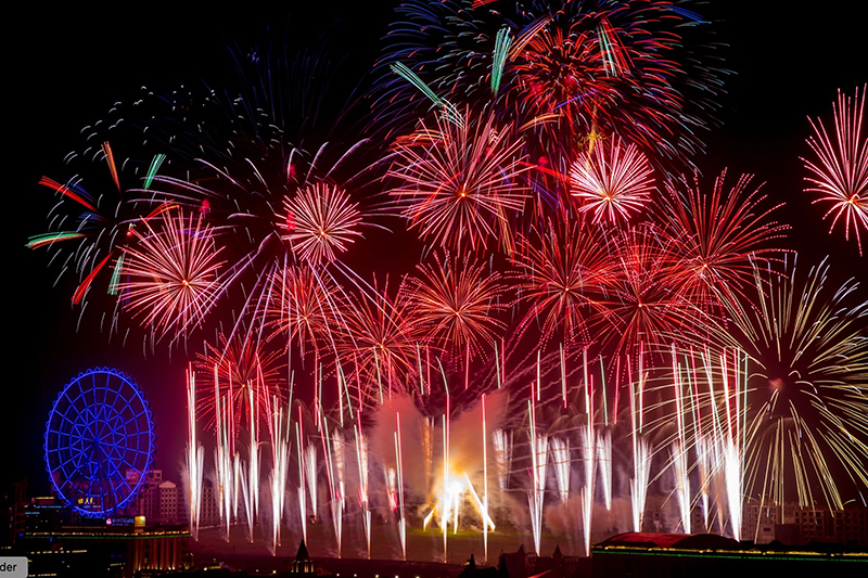 999秒跨年煙火秀首創藍色流星雨！鄉親588門票優惠義大希臘魔幻空間一起玩