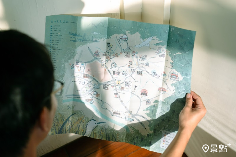 玩印工作室與獨行有書共作的東海窟漫遊地圖，集結新竹隱藏版景點，是親子旅遊與在地散步的秘境指南。