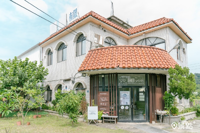 坐落新竹東海窟稻田旁的玩印工作室，提供慢活旅遊節奏，是假日親子最愛的放鬆場域。