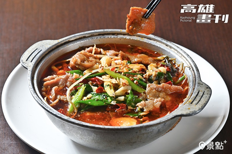 熱炒師傅招牌菜之一的水煮牛肉，麻香帶辣很下飯。