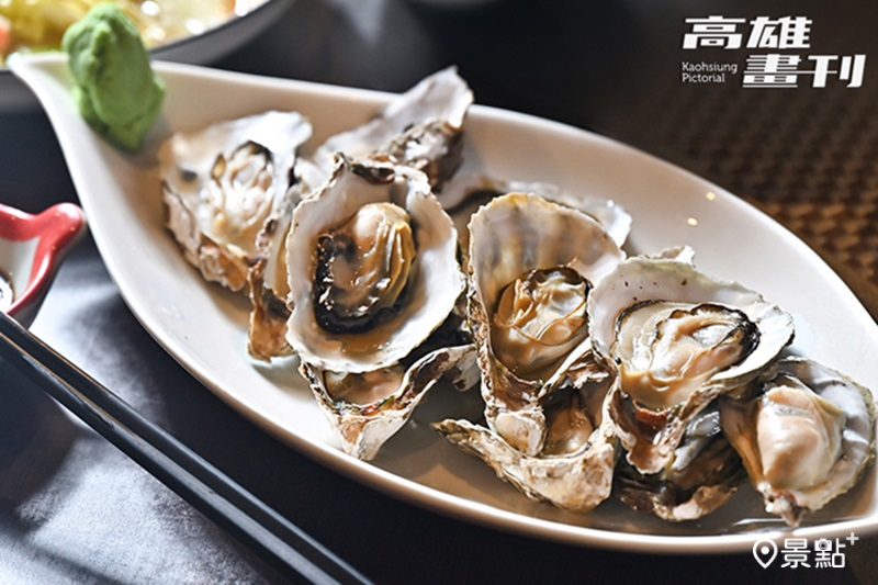 老闆娘推薦嚐嚐鮮美多汁的烤蚵仔，是許多客人一再回訪的指定菜色。