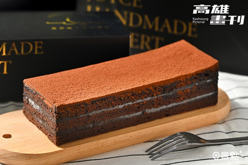 嚴選頂級巧克力手工製作的絲博生巧克力蛋糕，不只是喬伊絲手作甜品熱銷榜首，沈師傅分享這也是他女兒的彌月蛋糕，更因此成為創立品牌的代表作。