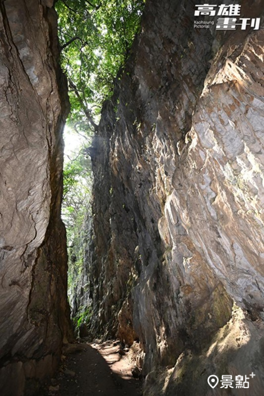 停車後僅需步行半小時即可抵達「一線天」，堪稱懶人秘境。