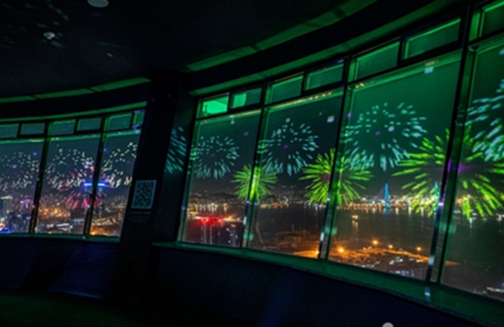 釜山鑽石塔眺望台內夜晚會有光影秀。(圖／韓國觀光公社)
