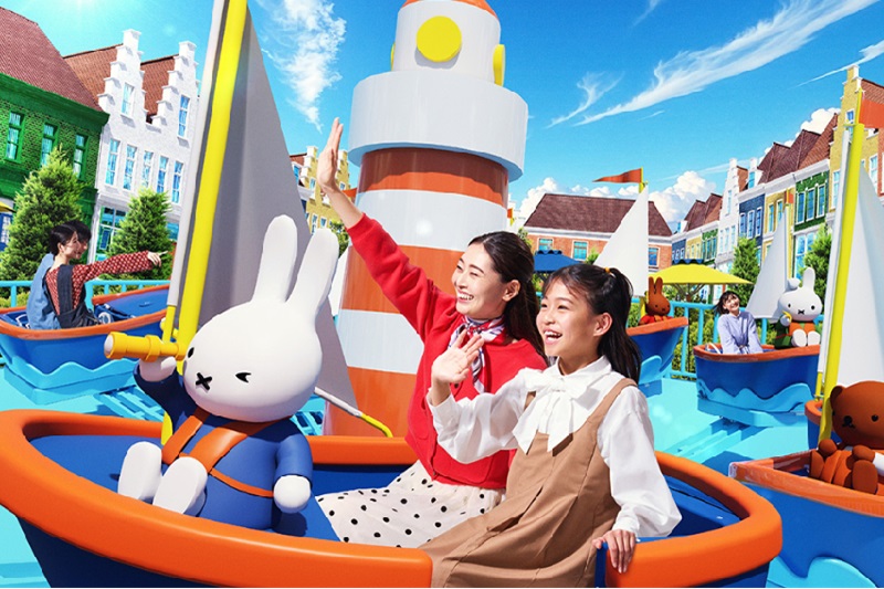 園區內有旋轉式遊具，具有動態體驗又能拍照、拍影片打卡！