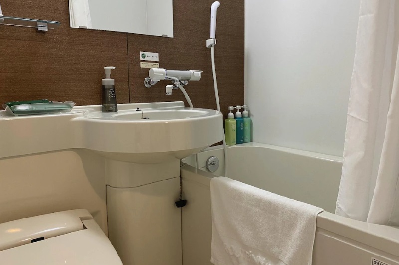 ROUTE INN浴室也是基本款，簡單而設備齊全。