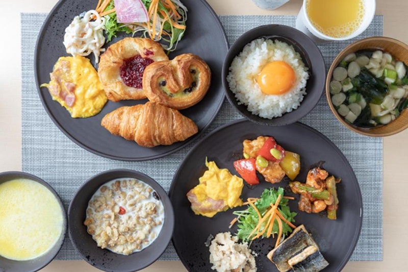大部分的SUPER HOTEL附有免費早餐，也受到不少旅客喜愛。(圖／SUPER HOTEL)