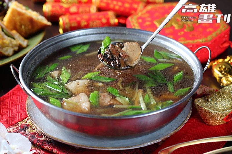 魷魚螺肉蒜是早期在酒家類的高檔餐廳必備菜色之一，以往也被視為總舖師辦桌料理的代表。(攝影/Carter)