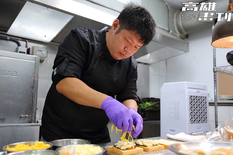 阿慶師出身高雄蚵仔寮總舖師世家，精通傳統臺菜手路菜。(攝影/Carter)