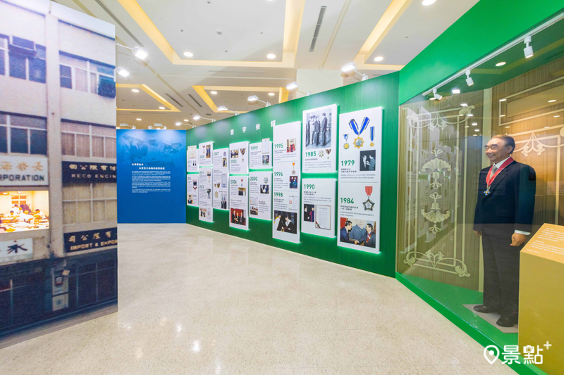 「所信所行‧善不止息─長榮集團創辦人張榮發總裁辭世十周年紀念特展」首度對外公開張總裁生前委由已故知名蠟像大師林健成精心製作的等身比例蠟像，還原呈現張總裁於2006年獲頒「大英帝國司令勳章」的神情與風采，栩栩如生。