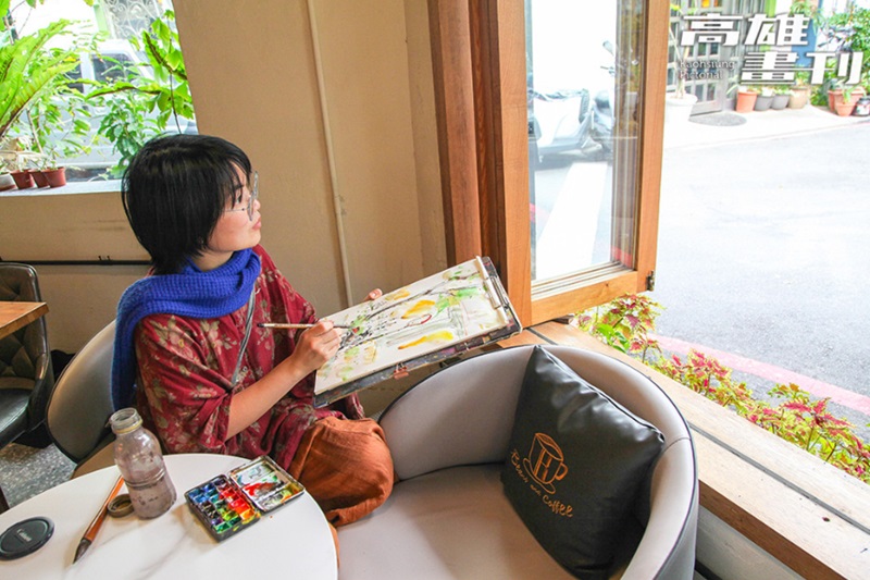 吳沁頤透過速寫描繪當下風景，作品始終保有流動性，展現當下的風景。(攝影/李瑰嫻)