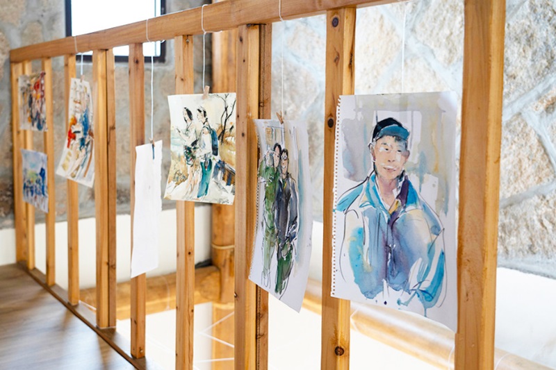 吳沁頤參與馬祖藝術節駐村計畫，創作超過三百幅作品，也啟發了她對於畫畫的新體悟。(圖片提供/吳沁頤)