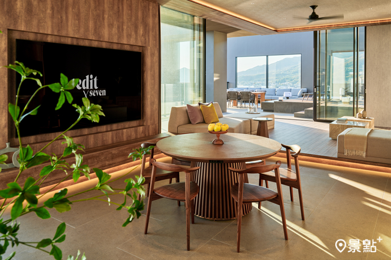 流洩著大量陽光的客房，提供舒適放鬆卻又低調奢華的空間。（圖片版權／ ⓒedit ╳ seven 瀨戶內小豆島）