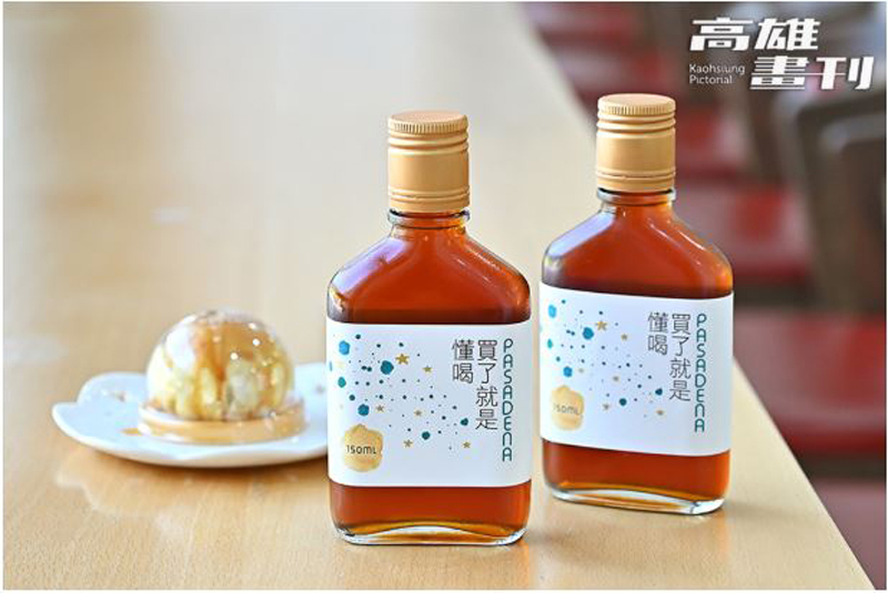 威士忌瓶身造型裡面裝的不是酒，而是特色冷萃咖啡。(攝影/Carter)