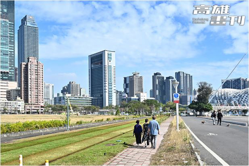 TWICE在高雄開唱時，隊長志效曾在圖中這段輕軌旁慢跑，展現自律的一面。(攝影/Carter)