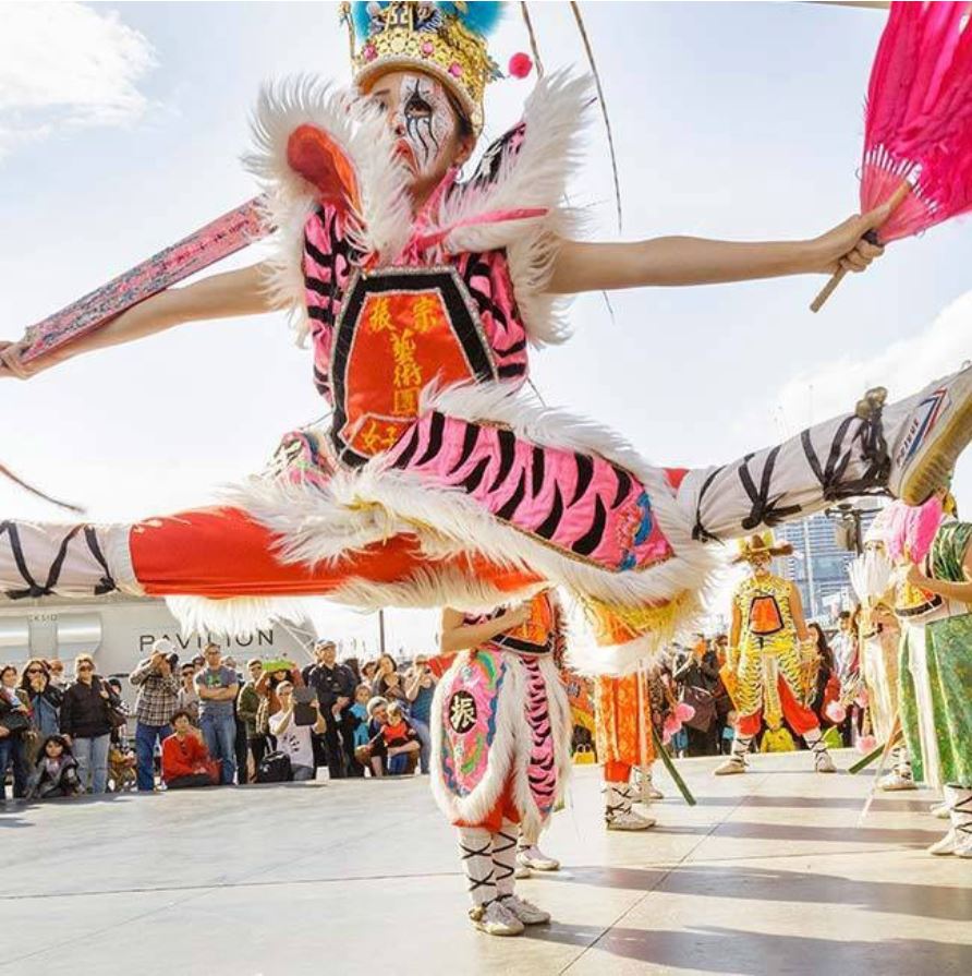 「女子八家將」將傳統陣頭昇華為藝術層次，並多次受邀到海外演出。(圖片提供/振宗藝術團)