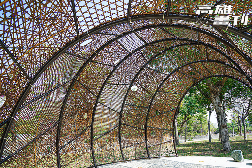 蛹道裝置運用4種客家傳統竹編技法而成。（攝影/曾信耀）